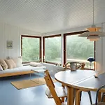Дом отдыха Adorable Retro With Lovely Terrace *