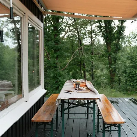 Дом отдыха Adorable Retro With Lovely Terrace
