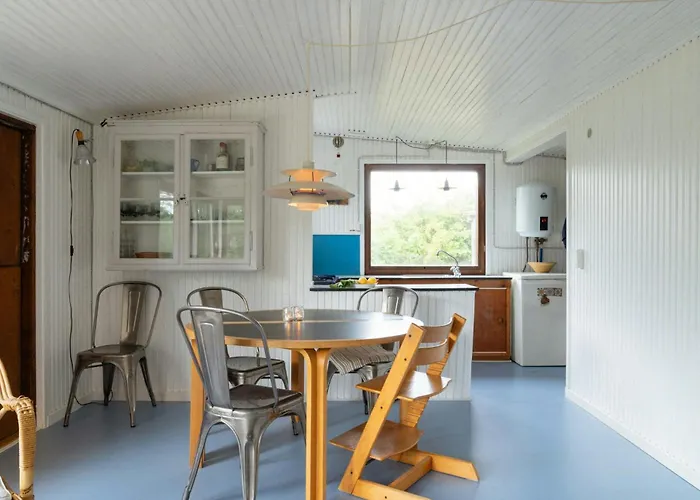 Adorable Retro With Lovely Terrace
